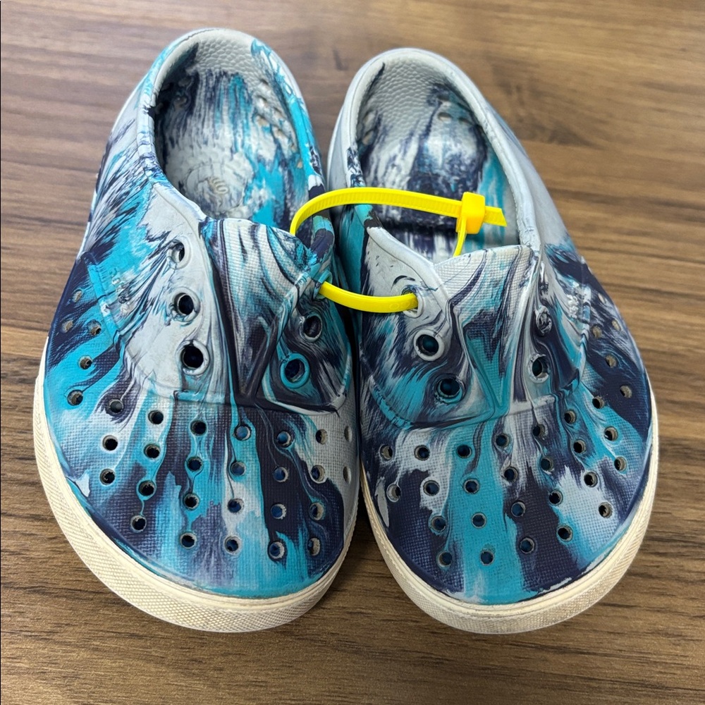 Native shoes size C6